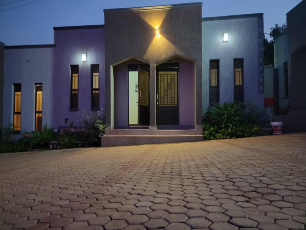 Galaxy Executive Inn,Bar & Restaurant Wakiso Exterior photo