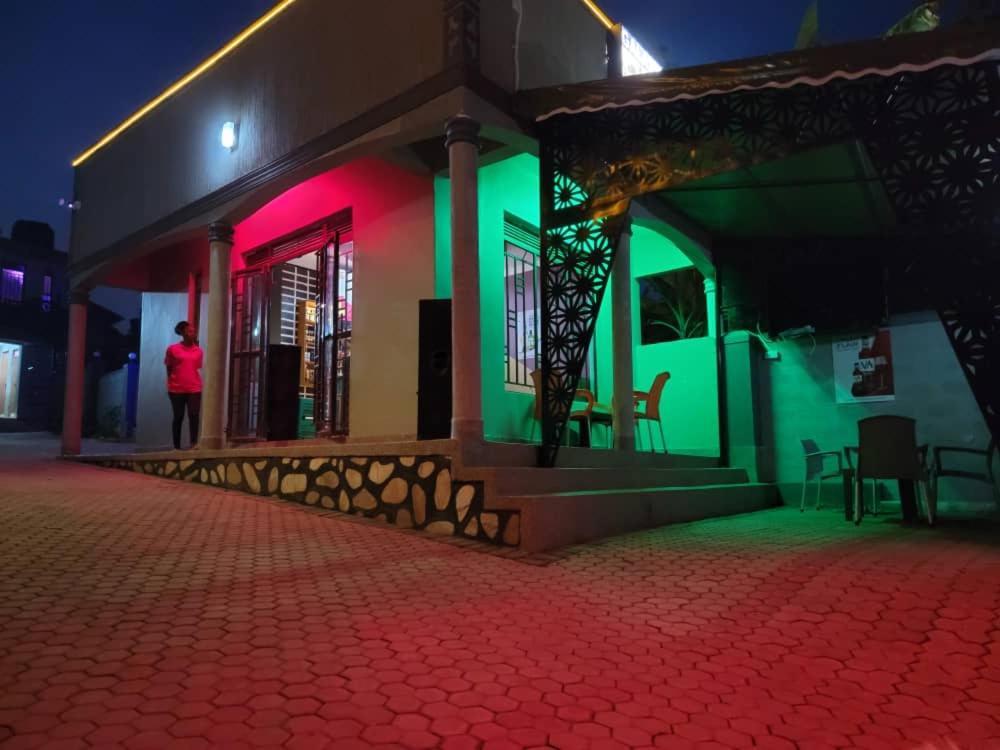 Galaxy Executive Inn,Bar & Restaurant Wakiso Exterior photo